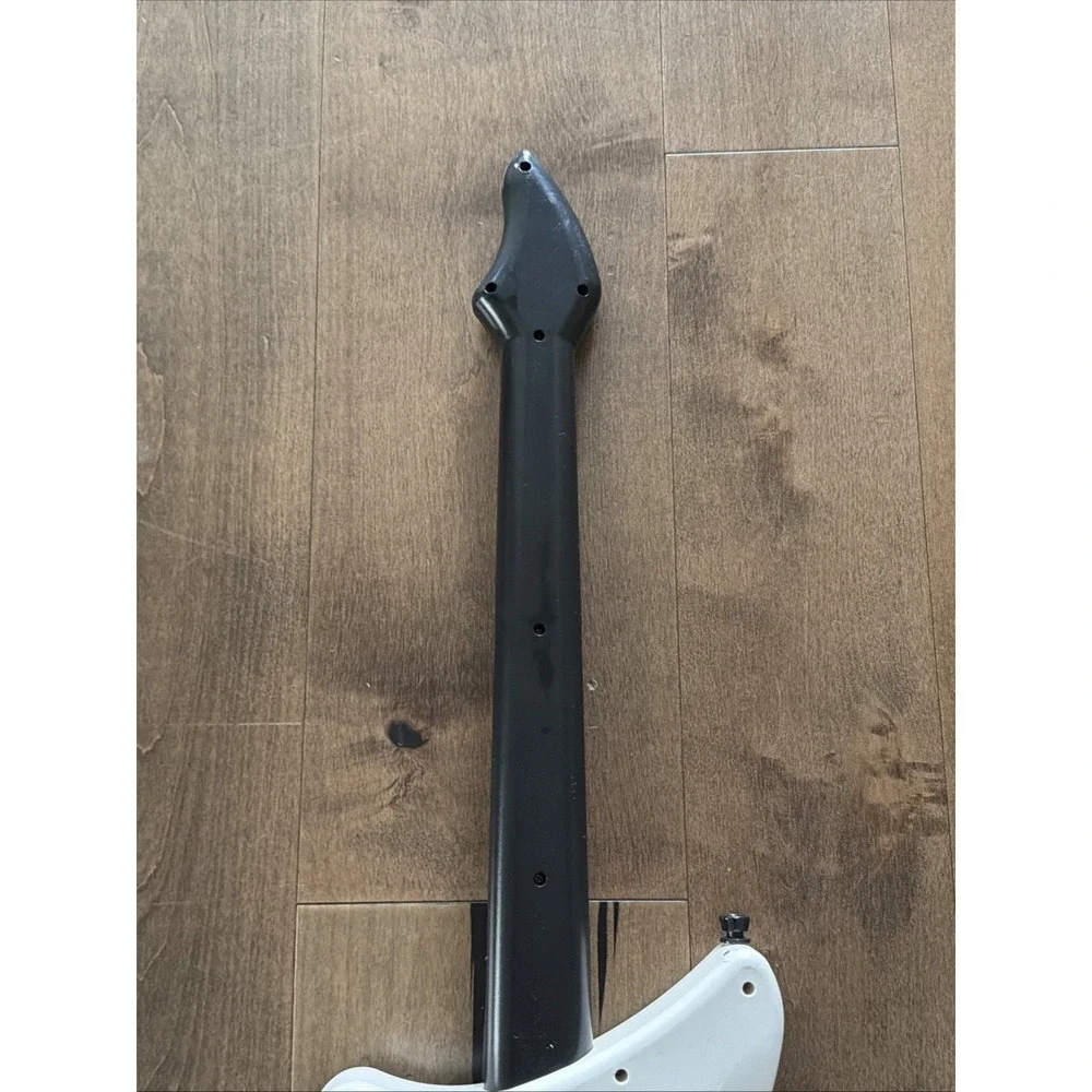 Guitar Hero Wireless White Guitar Red Octane 95025 PS2 Playstation 2 NO DONGLE
